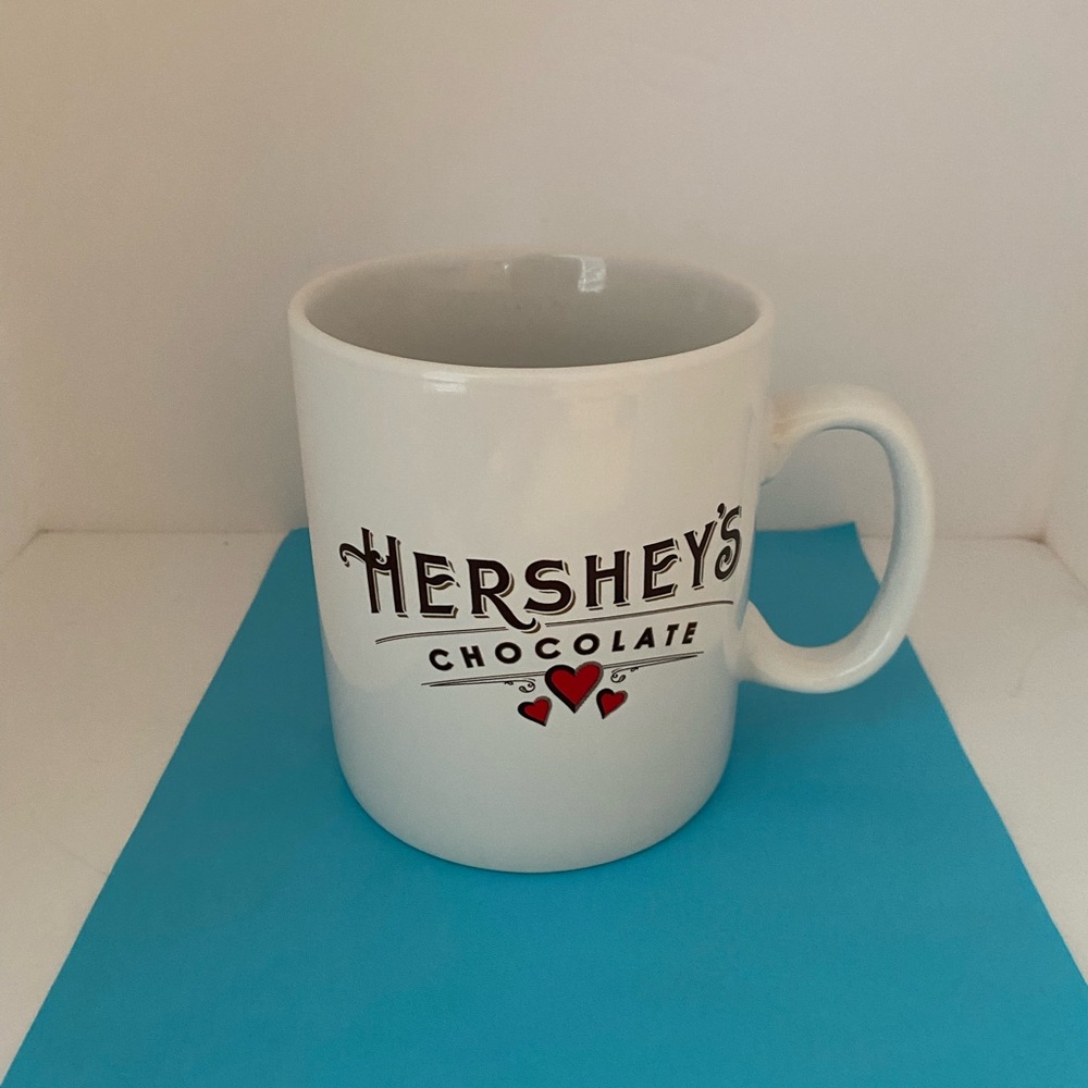 Galeria Hershey’s Chocolate Large 30 oz Mug Ceramic with Hearts 5” Tall